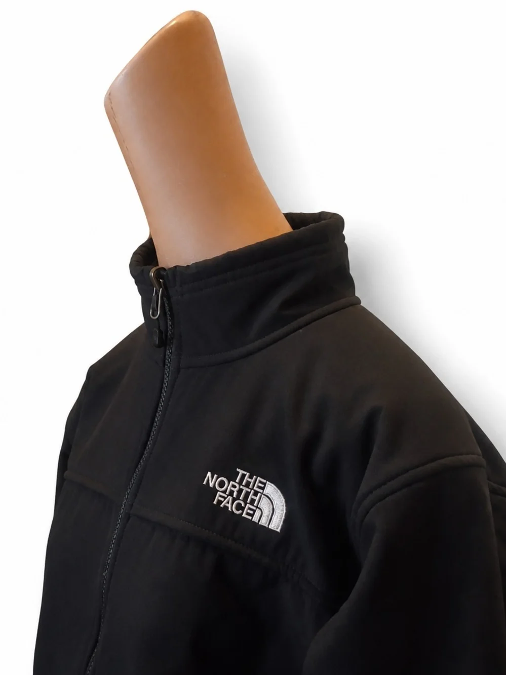 The North Face Mens Black Full-Zip Fleece Jacket - Medium.